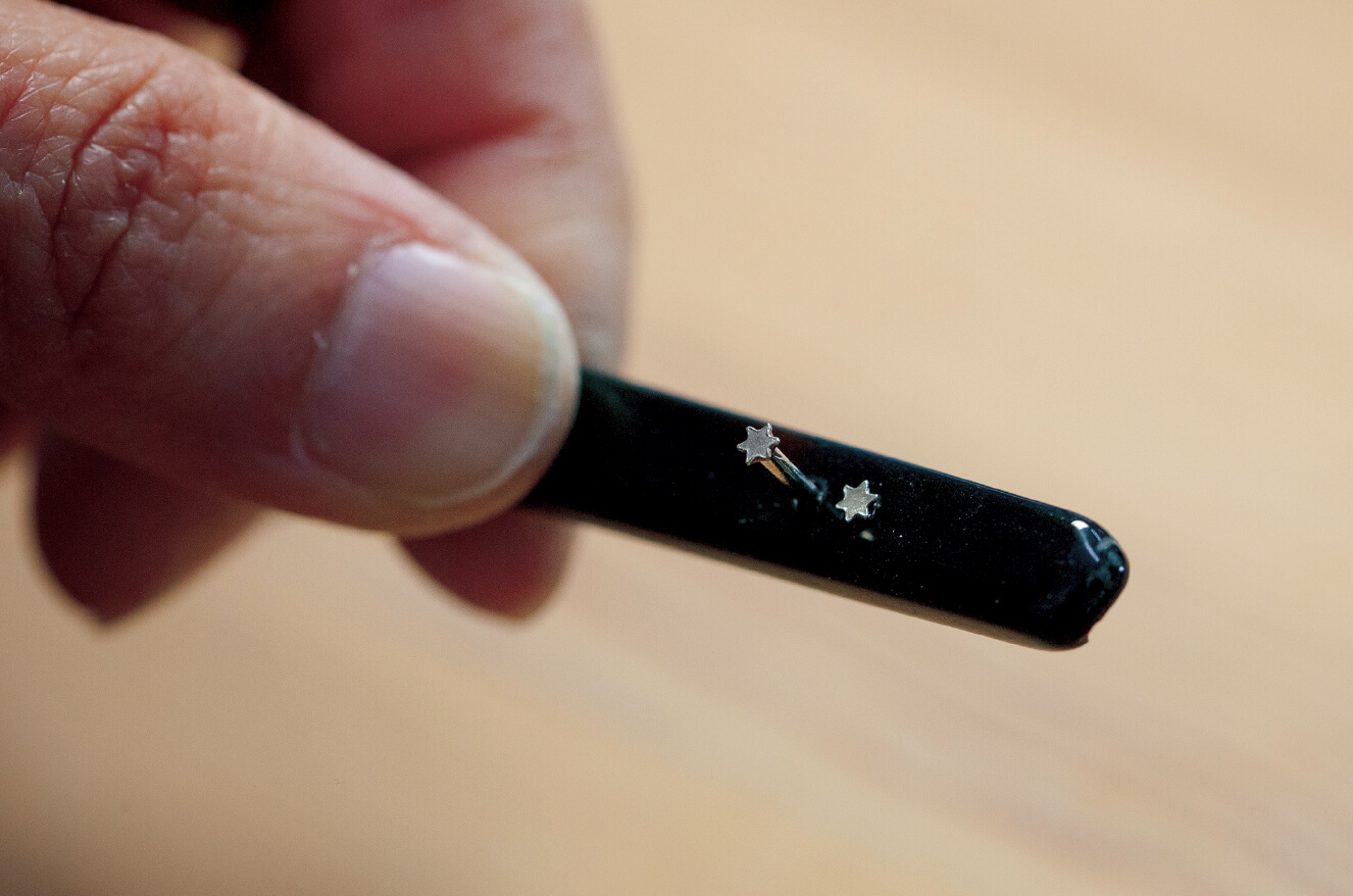 Mount Caulking Pins For Hinges