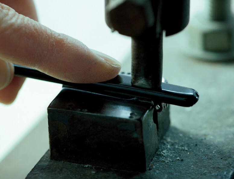 Mount Caulking Pins For Hinges